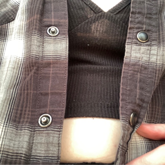 UNIQUE MONOCHROMATIC SNAP UP FLANNEL - Picture 16 of 16